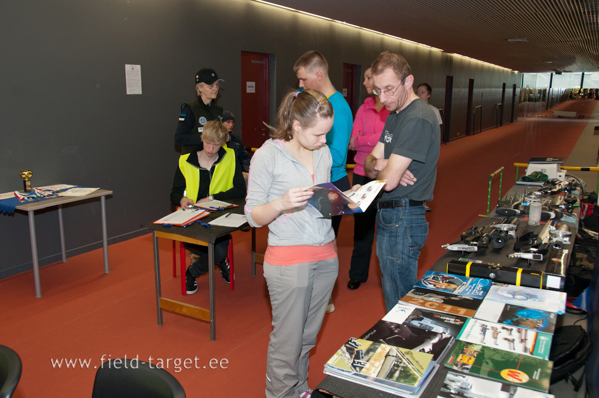 Nähtaval olid ka MM-i võistlusrelvad ja relvavalmistajate kataloogid
